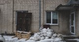 Sacs de sable devant les fenêtres d’une église de Kherson.