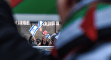 Des militants pro-israéliens et pro-palestiniens lors d’une manifestation.