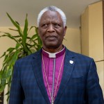 L'évêque rwandais Laurent Mbanda, nouvellement élu à la tête du Conseil anglican mondial, pose pour une photo à Abuja le 5 mars 2026.